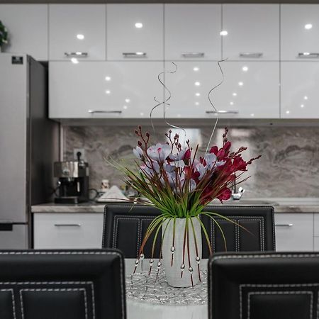 City Apartments - A Brand New Luxury & Comfy 2 Asenovgrad Extérieur photo
